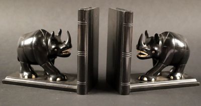 deux serre-livres ornés de rhinocéros