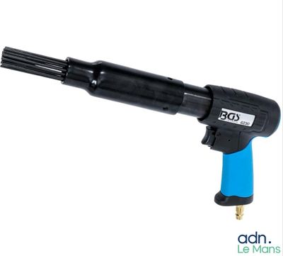 une image représentant un pistolet à air comprimé noir et bleu sur fond blanc