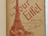 un vieux livre sur lequel figure une image de la tour Eiffel