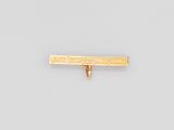 gros plan d'un lingot d'or sur une surface blanche