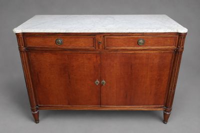 un buffet ancien en noyer et marbre, doté de deux tiroirs et de deux portes