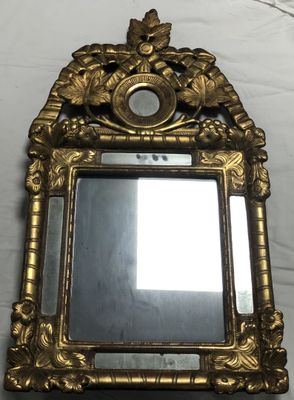 Miroir à pare-closes bois stuqué et doré époque Louis XVI, f…