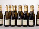 six bouteilles de champagne sont alignées