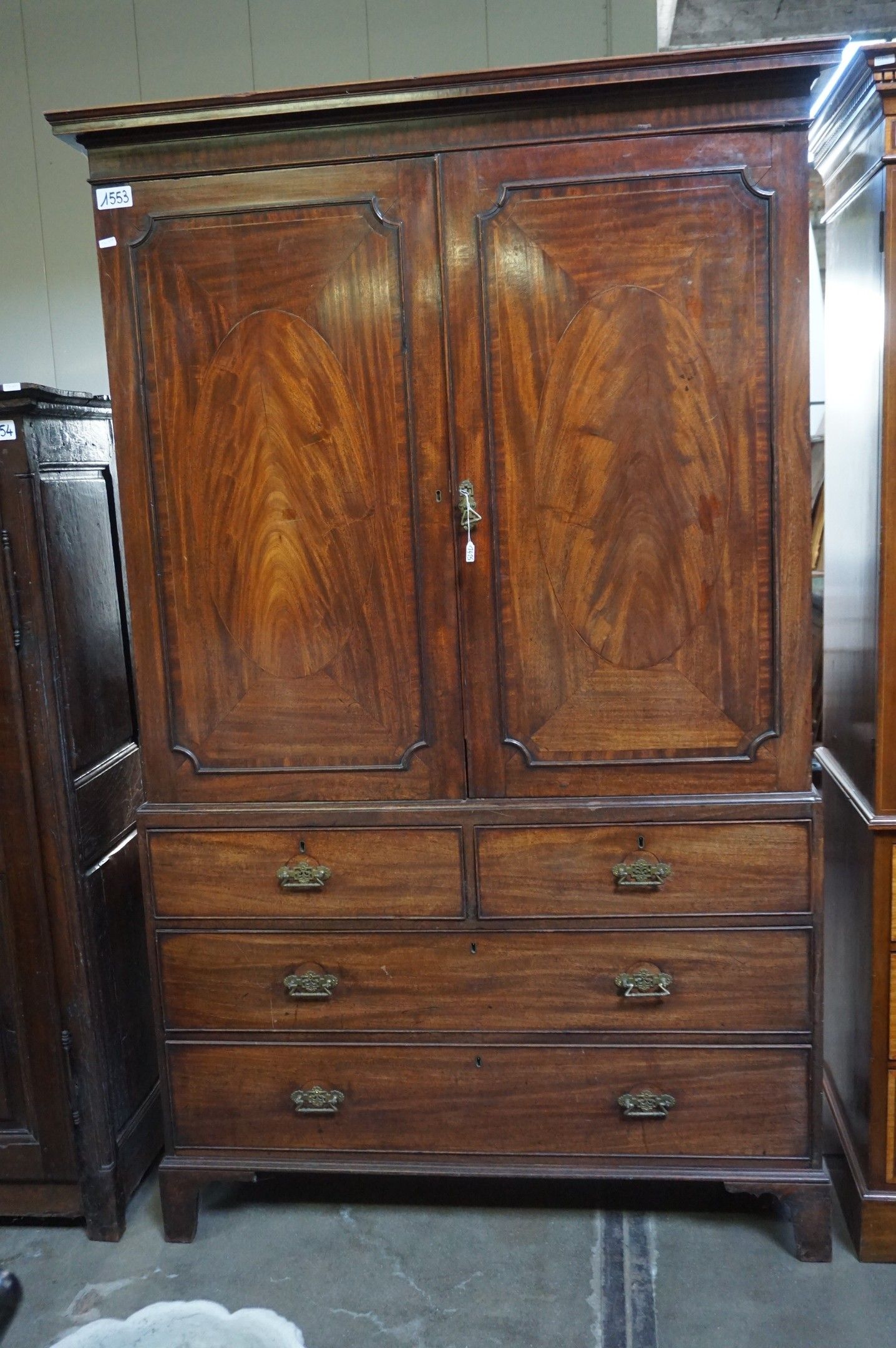 Buffet anglais du XIXe siècle en acajou – 2 portes en haut e…