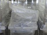 beaucoup de cartons emballés dans du plastique