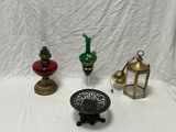 trois types différents de lampes anciennes sur fond blanc