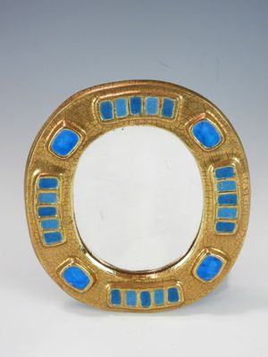 a close up of a gold plate with blue glass in it