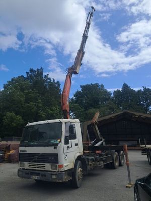 Camion ampliroll remorquant VOLVO FL12 INTERCOOLER 6 4, grue…