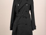 un trench-coat noir sur un mannequin, un mannequin, un mannequin, un mannequin, un mannequin, un mannequin, un mannequin, un mannequin, un mannequin, un mannequin, un mannequin, un mannequin, un mannequin, un mannequin, un mannequin, un mannequin, un mannequin, un mannequin, un mannequin, un mannequin, un mannequin, un mannequin, un mannequin, un mannequin, un mannequin, un mannequin, un mannequin, un mannequin, un mannequin, un mannequin, un mannequin, un mannequin, un
