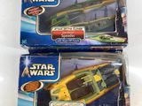 L'emballage contient deux véhicules « speeder » de Star Wars