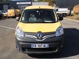 une camionnette jaune et noire garée sur un parking