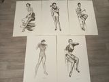 croquis d'une femme assise sur une chaise dans quatre poses différentes