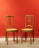 Paire de chaises à dossier ajourée.