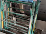 a picture of a machine that is sitting on the ground