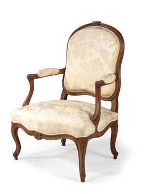 Fauteuil en hêtre naturel au dossier plat dit à la Reine