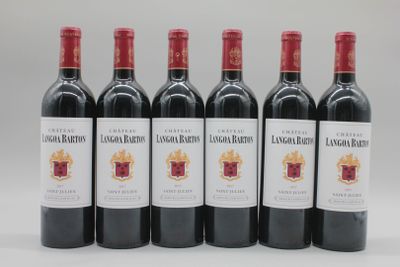 six bouteilles de vin rouge sont alignées