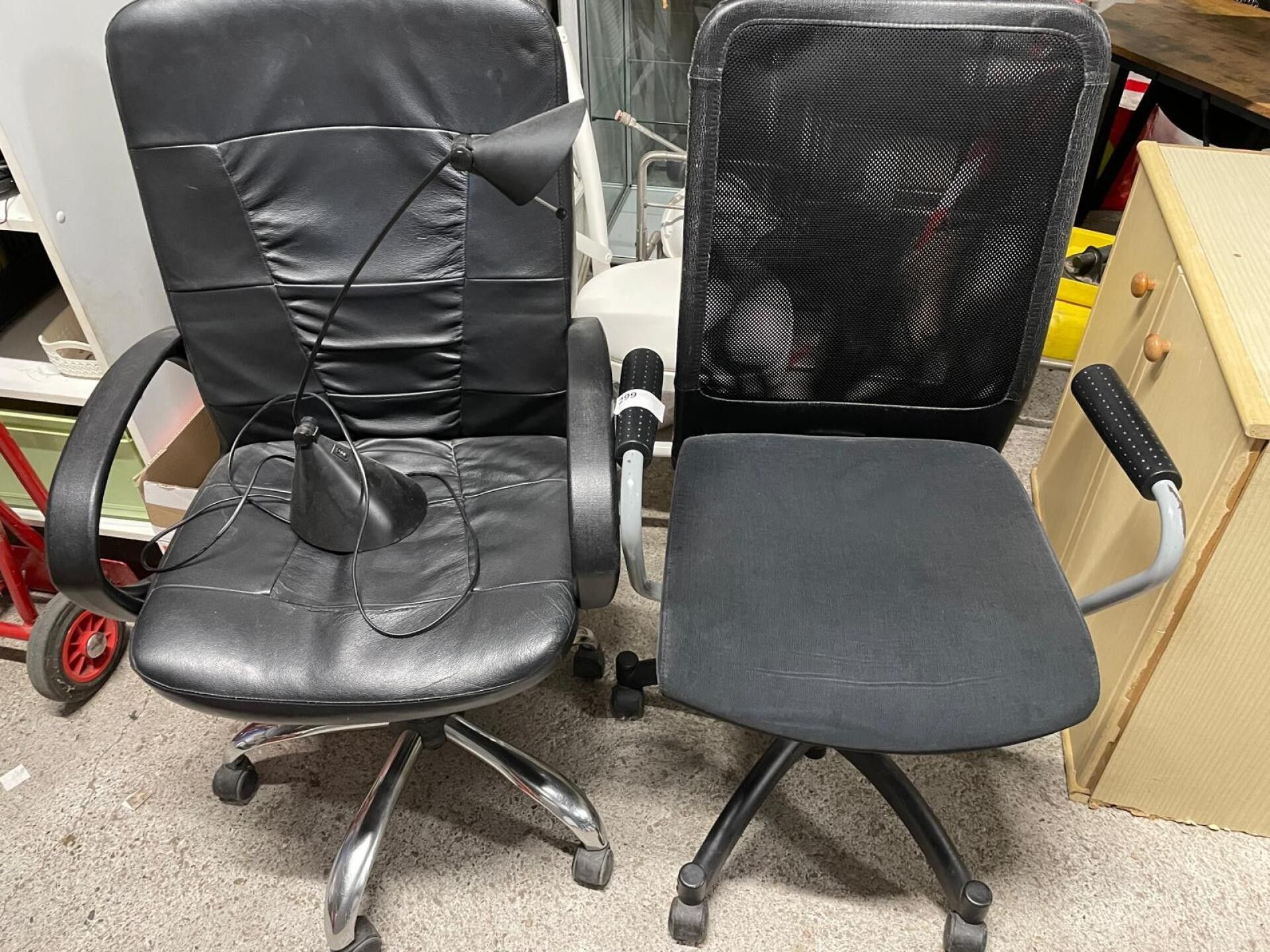Lot de deux fauteuils de bureau