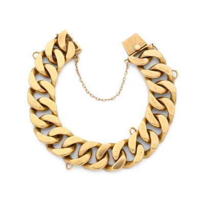 une image d'un bracelet en chaîne en or sur fond blanc