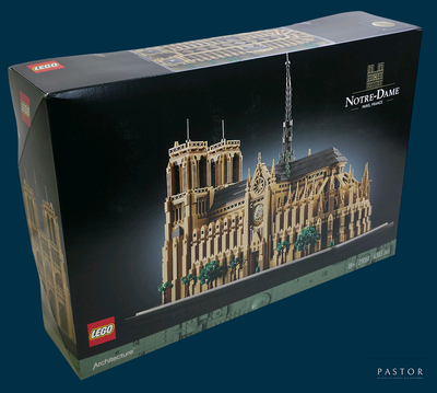 une boîte contenant une maquette de bâtiment