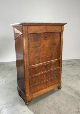 Secrétaire droit à doucine en acajou et placage d'acajou.