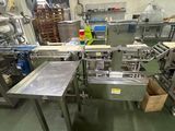 une machine placée au milieu d'une pièce