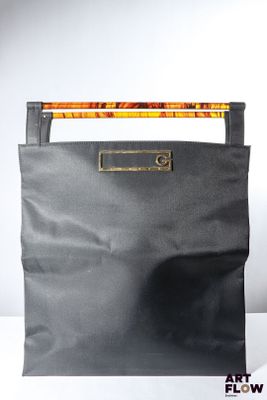 GIVENCHY Sac cabas en toile noire, bijouterie en métal doré,…