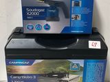 Deux cartons de produits Campingaz sont empilés l'un sur l'autre