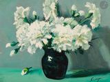 un tableau représentant des fleurs blanches dans un vase noir posé sur une table