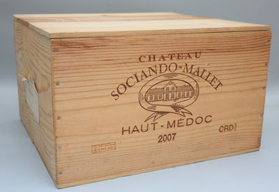 une photo d'une caisse en bois portant une étiquette « Château Schando - Müller Haut - Médoc »