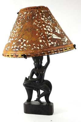 l'image d'une lampe posée sur une table