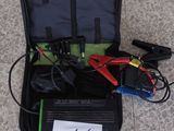 une valise qui contient tout un tas de fils