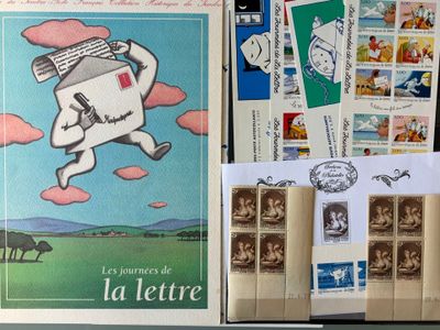 une photo d'une photo d'un livre avec des timbres