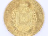 l'image d'une pièce d'or sur laquelle figurent des armoiries