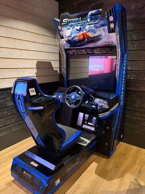 un gros plan sur une console de jeux vidéo dans une pièce