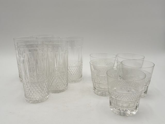 BACCARAT : 5 verres gobelets et 6 verres à eau en cristal, (un ve...