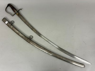 une paire de deux épées, dont l'une a été coupée en deux et l'autre est une épée
