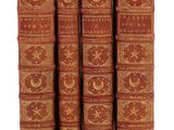 une pile de quatre livres rouges posés les uns sur les autres