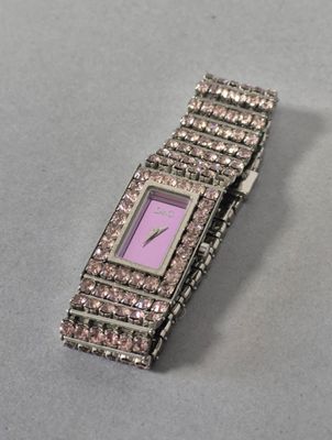 DOLCE & GABBANA Montre bracelet en métal et strass rose, le …
