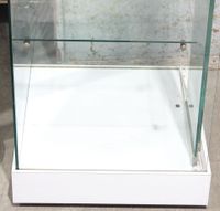 Vitrine carrée en verre ouvrant par un vantail en rideau déc… (photo 4)