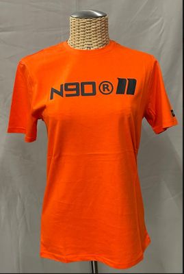 un t-shirt orange avec un logo noir dessus