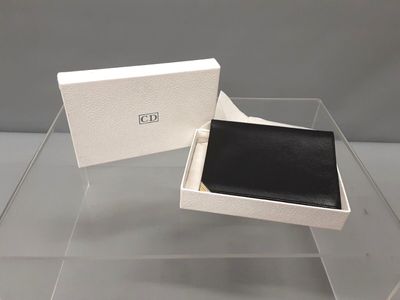 DIOR Christian. Portefeuille ou porte carte en cuir noir dan…