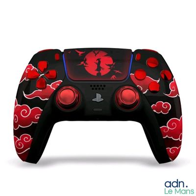 un gros plan d'une manette de jeu vidéo ornée d'un motif