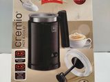 la boîte d'une cafetière contenant une cuillère