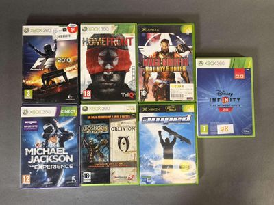 un grand nombre de jeux vidéo sur la table