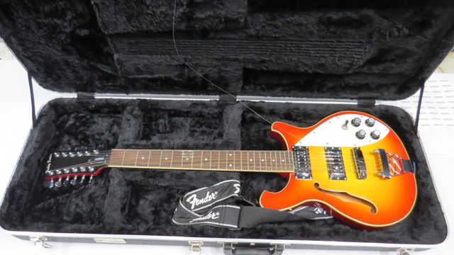 Guitare électrique HARLEY BENTON DELUXE en coffret non testé