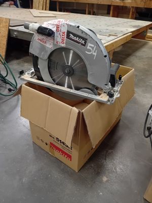 a circular saw sitting on top of a box in a room