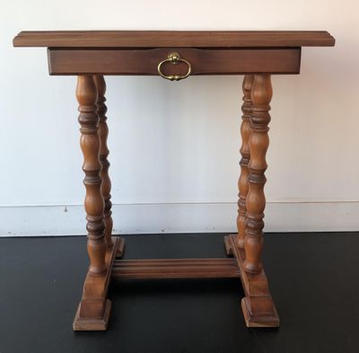 table de jeu réalisée par l'ébéniste René Bouedec en bois, d…