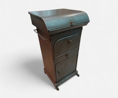 Barbière de militaire en métal ouvrant par 3 vantaux et 1 ti…