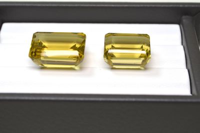 Un lot de 2 quartz "lemon" facettés tailles émeraudes, d'un …