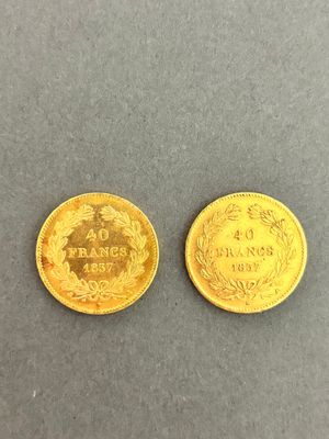 two gold coins, one of which is a sovereign and the other of which is a sovereign